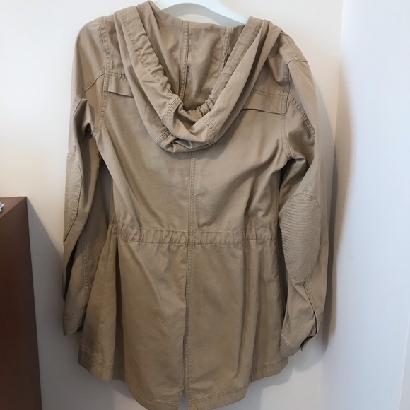 Beige spring jacket - Picture 2 of 3